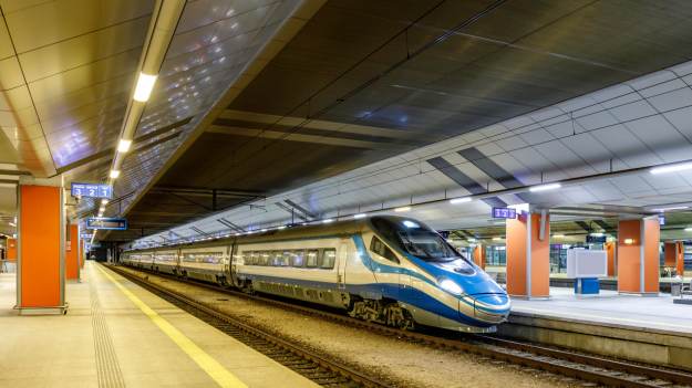 RMF Extra: Nowe połączenia PKP Intercity. To tam już w październiku wyruszy Pendolino