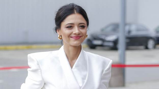 RMF Extra: Adriana Kalska na zdjęciach prosto z łóżka. Nie jest sama! [ZDJĘCIA]