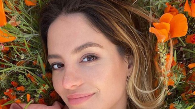 RMF Extra: Ciężarna żona znanego piłkarza pozuje kompletnie nago! Tak chce przekazać ważną wiadomość