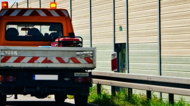 RMF Extra: Zielona Góra: Rozbiła samochód i nocowała w namiocie przy rondzie