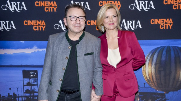 RMF Extra: Monika Zamachowska zaliczyła wpadkę. Spodnie pękły jej na pośladkach. Dziennikarka komentuje