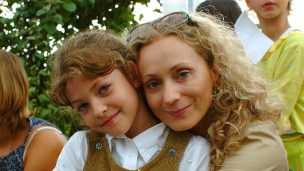 RMF Extra: Zastąpiła ją Olga Kalicka. Dlaczego Weronika Parys odeszła z "Plebanii"? 