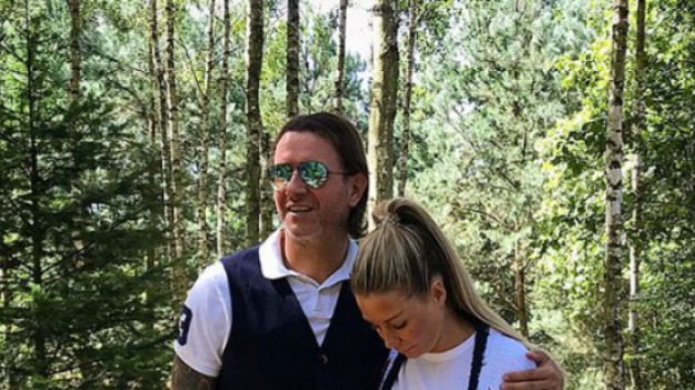 RMF Extra: Majdanowie zbierają grzyby w białych "kozaczkach". Co oni na siebie założyli?