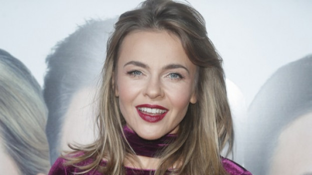 RMF Extra: Edyta Herbuś szaleje w dopasowanym body. Niewinnie odsłania ciało w sypialni! [FOTO]