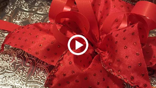 RMF Extra: Pakowanie świątecznych prezentów może być proste! Zobacz jak to zrobić!