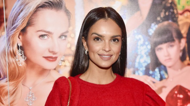 RMF Extra: Klaudia El Dursi na odważnych zdjęciach. Odsłania pośladki przy drodze