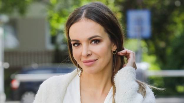 RMF Extra: Anna Wendzikowska wyleguje się na brzegu basenu. Dziennikarka pozuje w bikini! [FOTO]