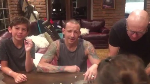 RMF Extra: Chester Bennington kilkanaście godzin przed śmiercią. Zobacz film