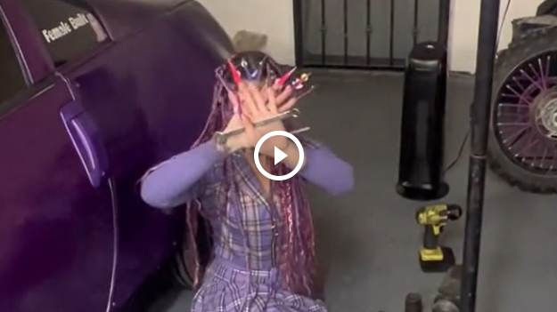 RMF Extra: Jej paznokcie mają 10 cm. Pracuje i specjalizuje się w mechanice samochodowej [WIDEO] 