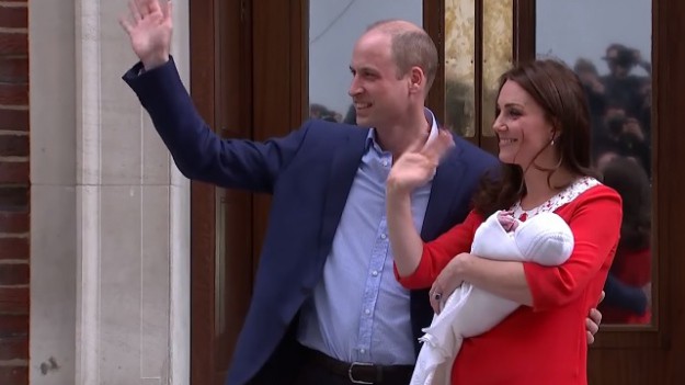 RMF Extra: O czym rozmawiali księżna Kate i książę William, gdy wyszli pokazać trzecie royal baby?