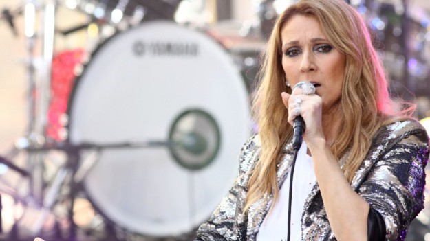 RMF Extra: Céline Dion przeszła diametralną metamorfozę? Piosenkarka w krótkich i ciemnych włosach