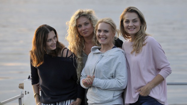 RMF Extra: Gwiazda "Przyjaciółek" ma koronawirusa?! Prace na planie serialu stanęły. "Wszyscy jesteśmy przerażeni"