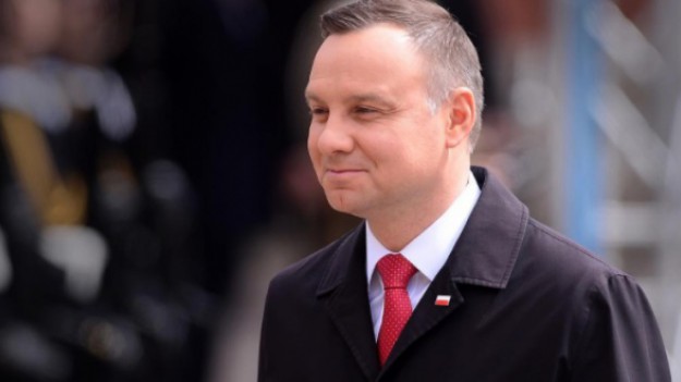 RMF Extra: Niefortunna seria pomyłek Andrzeja Dudy. Gratuluje piłkarzom i zalicza wpadkę po wpadce