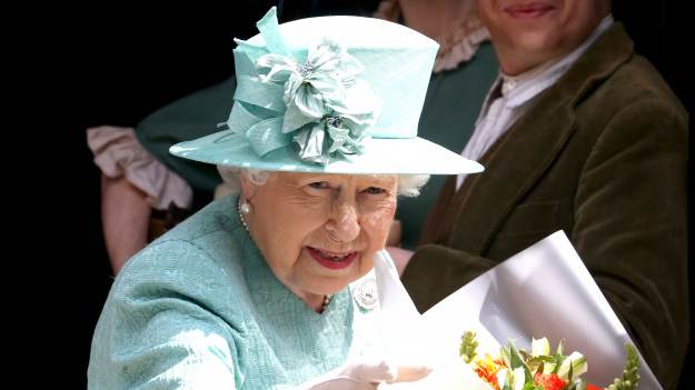 RMF Extra: Królowa Elżbieta II cudem uszła z życiem? Na teren zamku Windsor wtargnął uzbrojony intruz