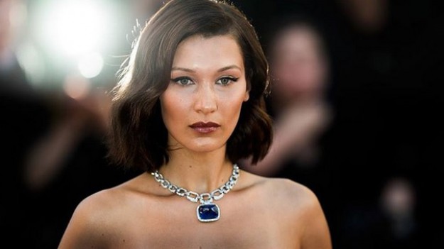 RMF Extra: Kolejna wpadka w Cannes! Bella Hadid pokazała za dużo! 