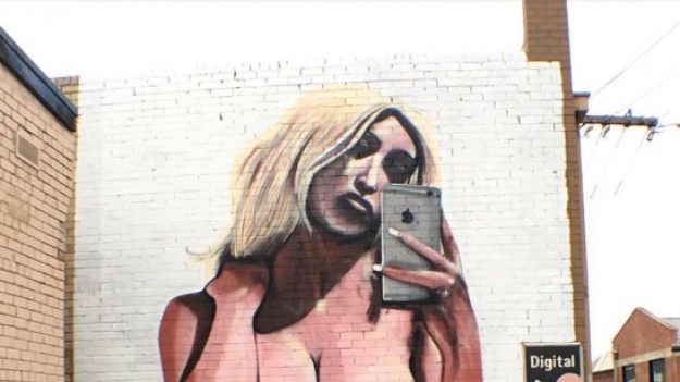 RMF Extra: Naga Kardashianka na muralu. Ludzie nie mieli dla niej litości!