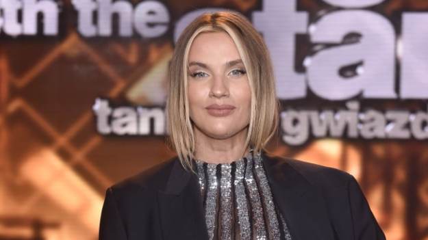 RMF Extra: Karolina Gilon kusi bez opamiętania. Gwiazda "Love Island" przemierzała hiszpańską plażę w mokrym stroju kąpielowym [WIDEO]