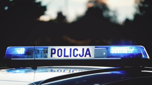 RMF Extra: Nietrzeźwa 38-latka schowała się przed policjantami w krzakach. Wcześniej kierowała skodą i zderzyła się z rowerzystą