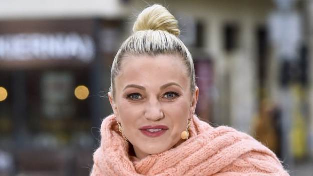 RMF Extra: Daria Ładocha czyta książkę w basenie. "Co polecacie do czytania?" [FOTO]