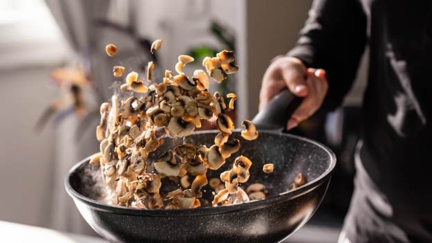 RMF Extra: Na jakim tłuszczu smażyć pieczarki? Masło wcale nie takie dobre!