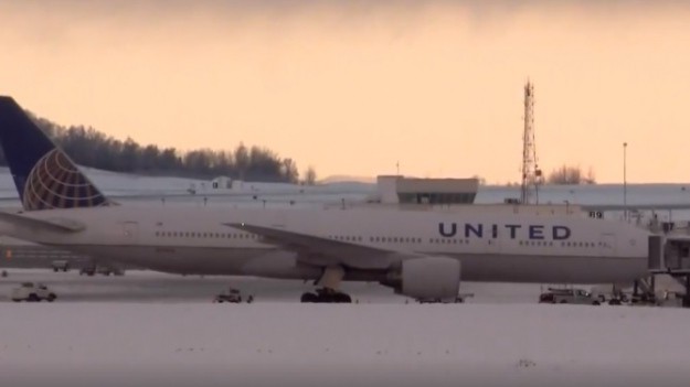 RMF Extra: Skandaliczne zachowanie pasażera i awaryjne lądowanie samolotu: na lotnisku czekali na niego policjanci i agenci FBI 