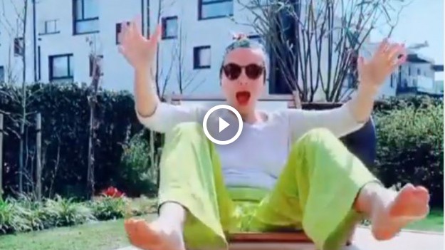 RMF Extra: Katarzyna Zielińska cała przemoczona w śmigusa-dyngusa! Niespodziankę przygotował aktorce jej mąż