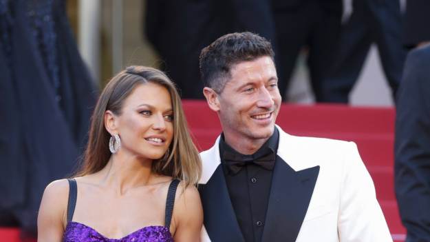RMF Extra: Lewandowscy świętują. Lawina życzeń pod zdjęciem piłkarza z córką