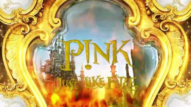 RMF Extra: P!nk "Just Like Fire": Posłuchaj najnowszej piosenki z filmu "Alicja po drugiej stronie lustra"!