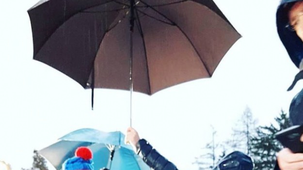 RMF Extra: Adam Małysz pokazał klasę! Mistrz trzymał parasol nad innym Mistrzem