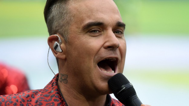RMF Extra: Robbie Williams w dzieciństwie. Jak wyglądał jako młody chłopiec? Zobaczcie!