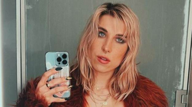 RMF Extra: Agnieszka Grzelak odsłania pośladki, pozując w wyjątkowym stroju. "Piękna" [FOTO]