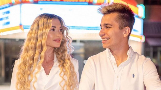 RMF Extra: Wersow powiedziała "TAK"! Friz oświadczył się ukochanej podczas greckich wakacji