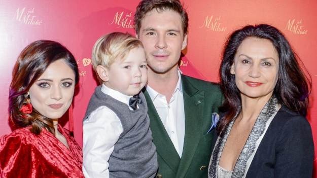 RMF Extra: "M jak miłość". Widzowie krytykują wątek z Adrianą Kalską i Mikołajem Roznerskim. "To już jest M jak Masakra"