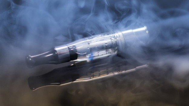 RMF Extra: E-papieros eksplodował w rękach palacza: Mężczyzna nie żyje