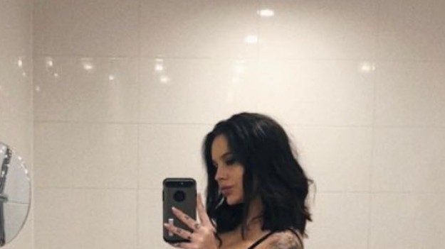 RMF Extra: Gwiazda "Top model" z ogromnym brzuchem na rozbieranym zdjęciu. Jest w ciąży!