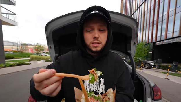 RMF Extra: Książulo ocenił kebaba Chajzera. Jest poważne zastrzeżenie: "Mega słabe" 