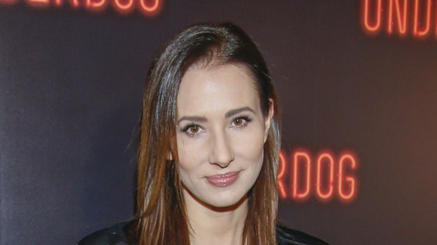 RMF Extra: Aleksandra Popławska z wilkiem na smyczy. Zdjęcie nie wszystkim przypadło do gustu