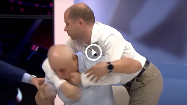 RMF Extra: Politykom puściły nerwy podczas programu na żywo. Bójka zakończyła się utratą przytomności jednego z mężczyzn [WIDEO]