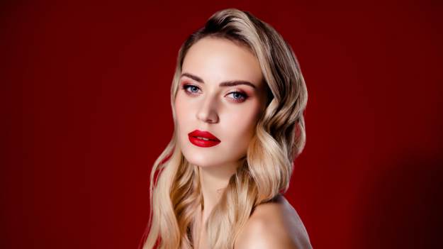 RMF Extra: Makijaż, który odmładza i dodaje klasy. To najgorętszy trend sezonu!