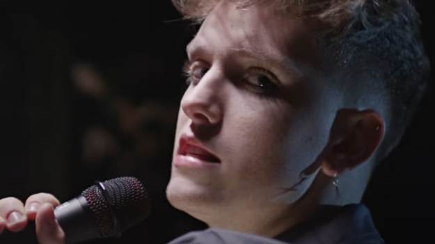 RMF Extra: Wokalista znany z "The Voice Kids" był dyskryminowany w szkole. Nikt nie chciał mu pomóc