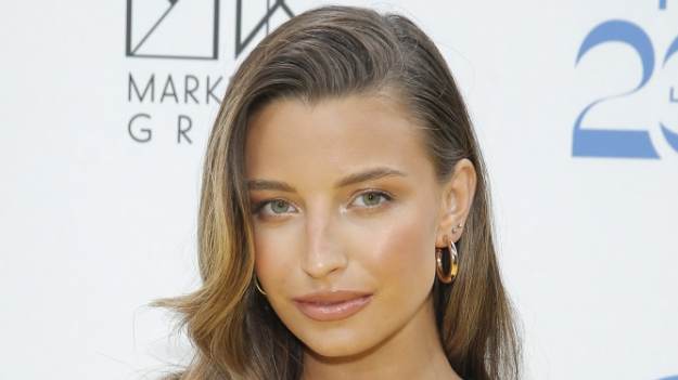 RMF Extra: Julia Wieniawa pozuje w bieliźnie i bez makijażu. Fani patrzą na jedno [ZDJĘCIA]