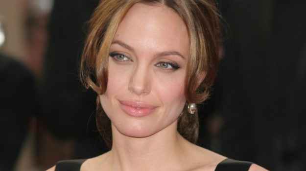 RMF Extra: Angelina Jolie nago. Aktorka wzięła udział w zmysłowej sesji 