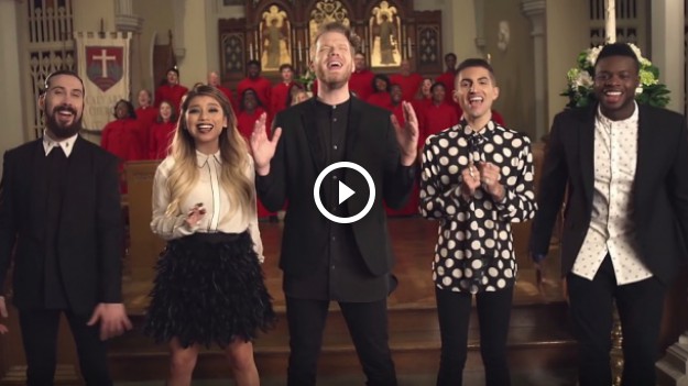 RMF Extra: Pentatonix cieszą się na Boże Narodzenie w radosnej kolędzie "O Come, All Ye Faithful"