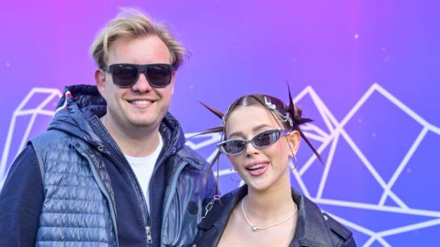 RMF Extra: Roksana Węgiel na urlopie z narzeczonym i jego synem. Zaprezentowała opalone ciało w bikini [ZDJĘCIA]