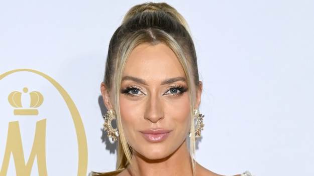 RMF Extra: Marcelina Zawadzka w mocno wyciętym stroju kąpielowym. Tak prężyła się w basenie! [FOTO]