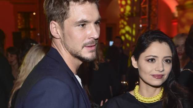 RMF Extra: Mikołaj Roznerski komentuje zdjęcie z planu "M jak miłość" z Adrianą Kalską. Tak nawiązał do pocałunku zatrzymanego w kadrze 