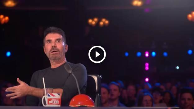 RMF Extra: Takich emocji w "Mam talent" dawno nie było. Prowadzący wbiegli na scenę, Simon Cowell oniemiał! Ten "złoty przycisk" przejdzie do historii [WIDEO]