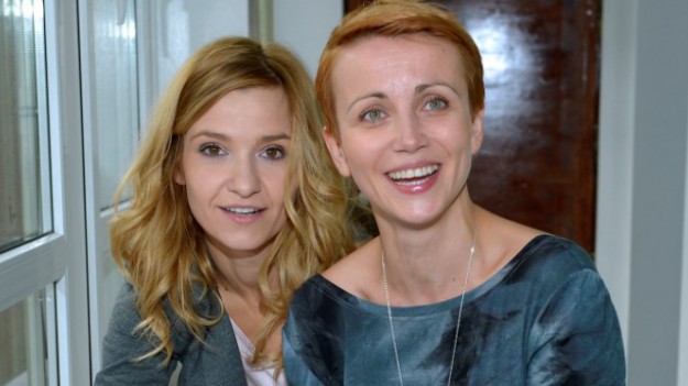 RMF Extra: Joanna Koroniewska i Katarzyna Zielińska na archiwalnych fotografiach. "Kobiety wino" - komentują rozbawieni internauci