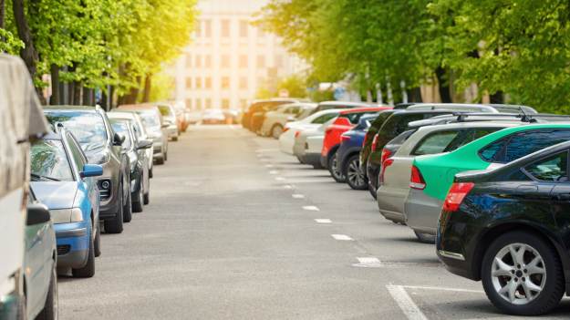 RMF Extra: Ten błąd popełnia większość kierowców podczas parkowania! Ekspert ostrzega