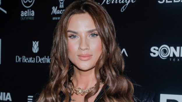 RMF Extra: Karolina Gilon kusi na gorących zdjęciach z Hiszpanii. "Pozy lekko erotyczne"